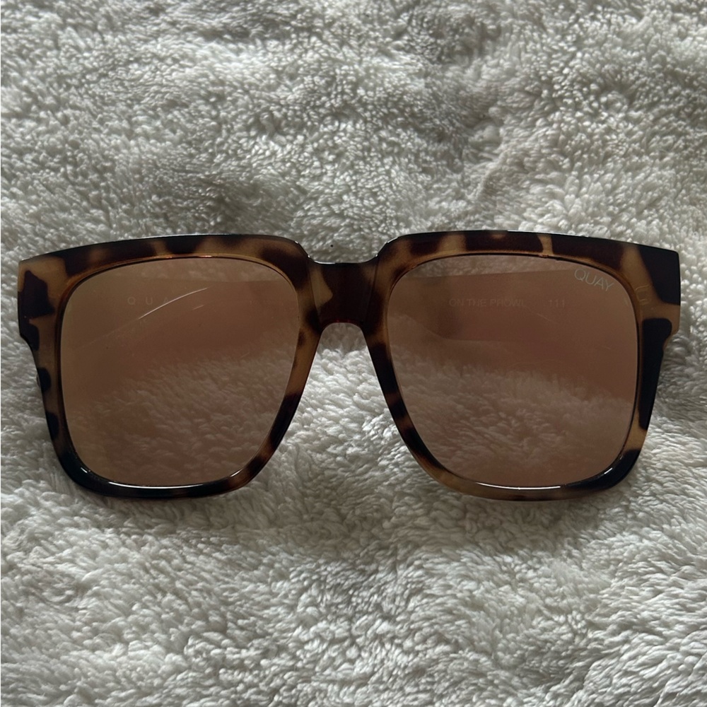 QUAY ON THE PROWL SUNGLASSES